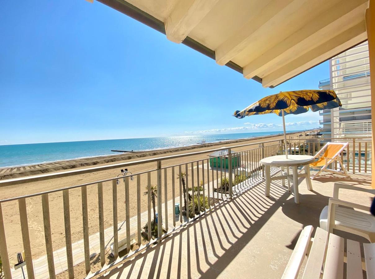 Villa Fronte Mare-Carraro Immobiliare Jesolo - Family Apartments Exterior foto