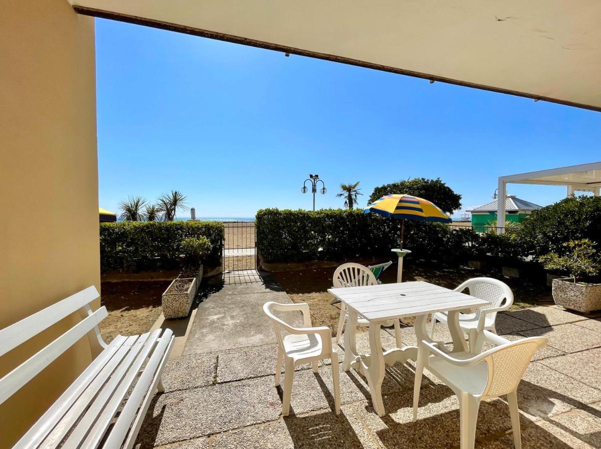 Villa Fronte Mare-Carraro Immobiliare Jesolo - Family Apartments Exterior foto