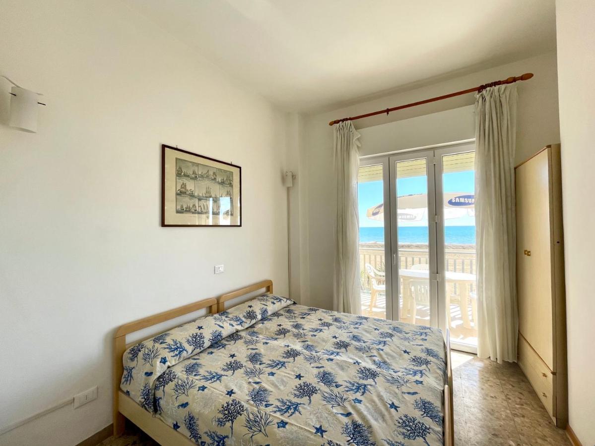Villa Fronte Mare-Carraro Immobiliare Jesolo - Family Apartments Exterior foto