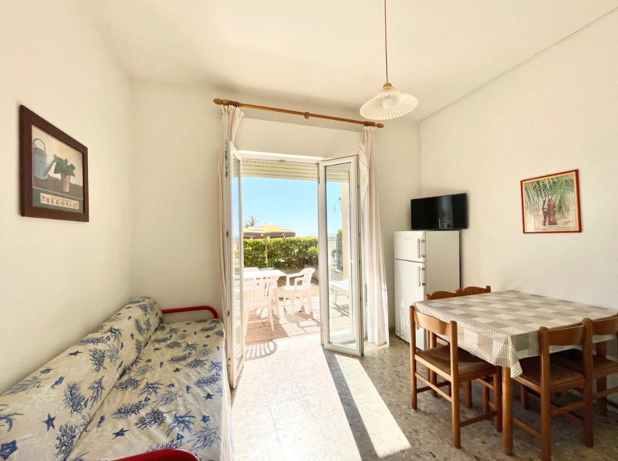 Villa Fronte Mare-Carraro Immobiliare Jesolo - Family Apartments Exterior foto