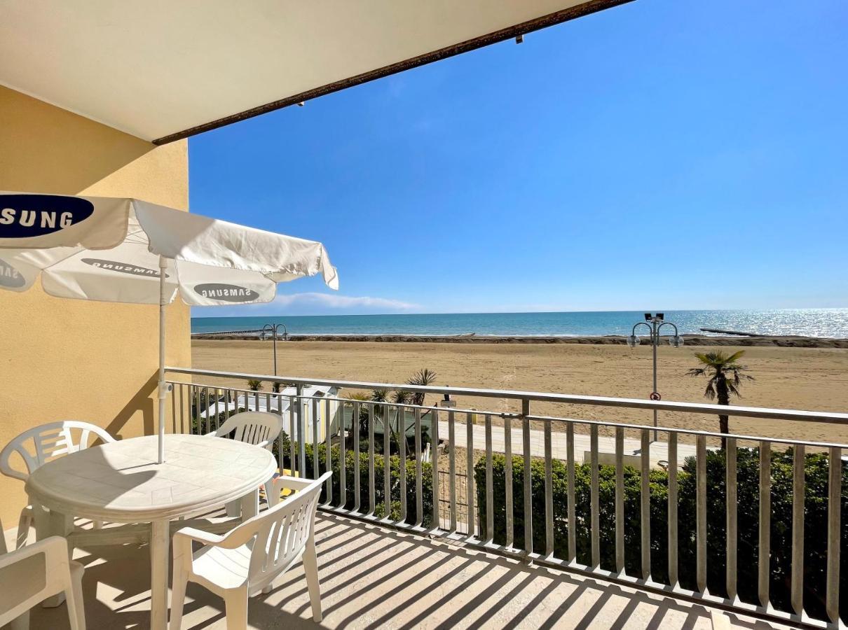 Villa Fronte Mare-Carraro Immobiliare Jesolo - Family Apartments Exterior foto