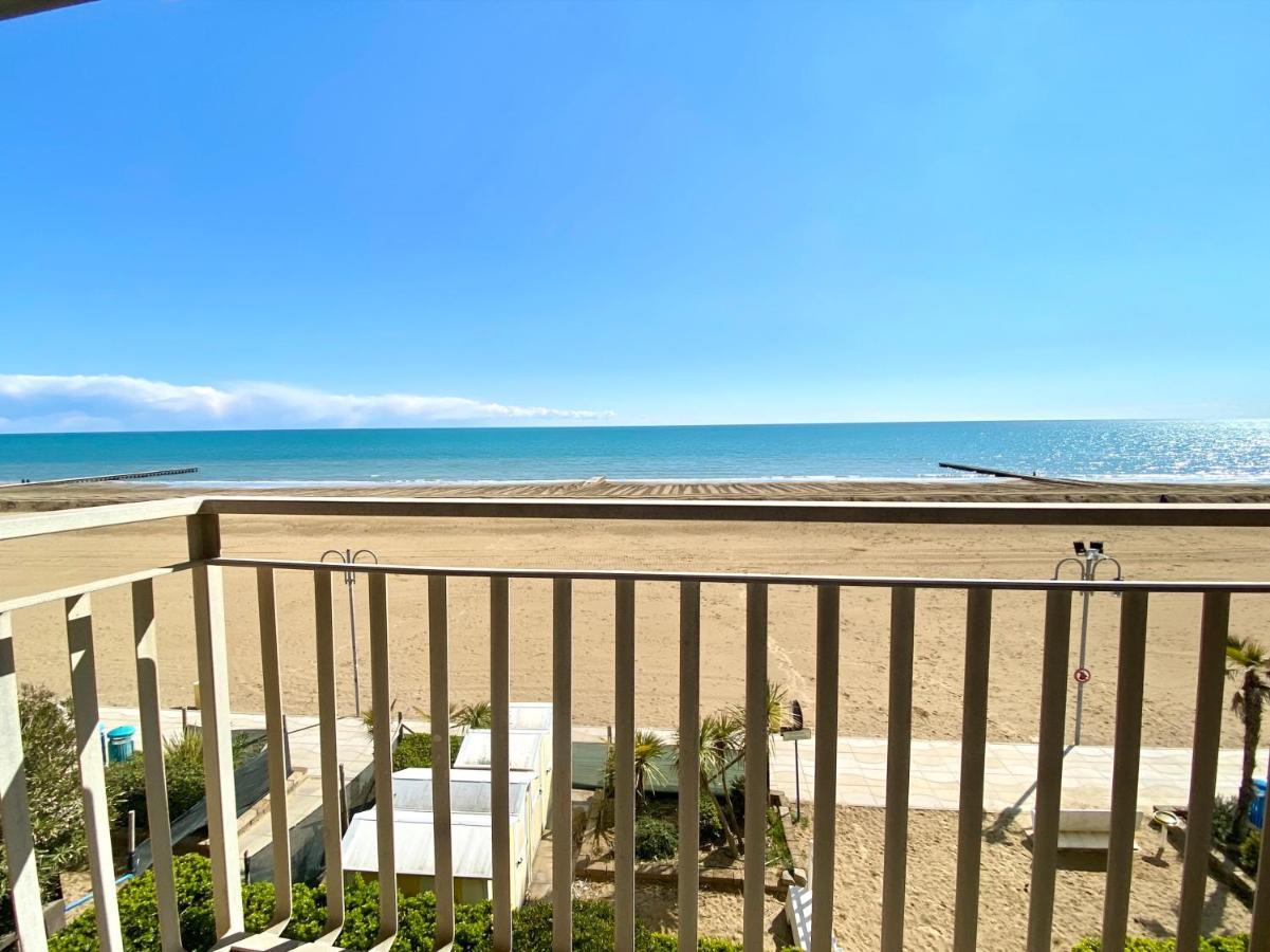 Villa Fronte Mare-Carraro Immobiliare Jesolo - Family Apartments Exterior foto