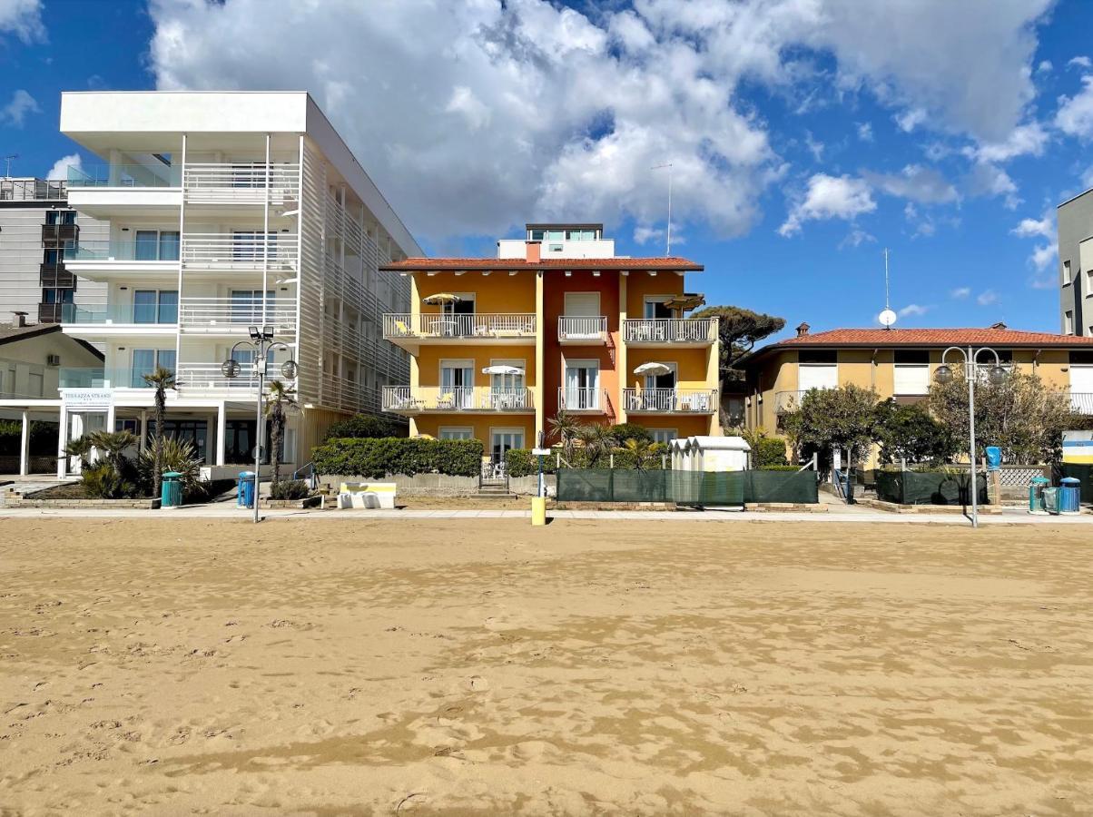 Villa Fronte Mare-Carraro Immobiliare Jesolo - Family Apartments Exterior foto