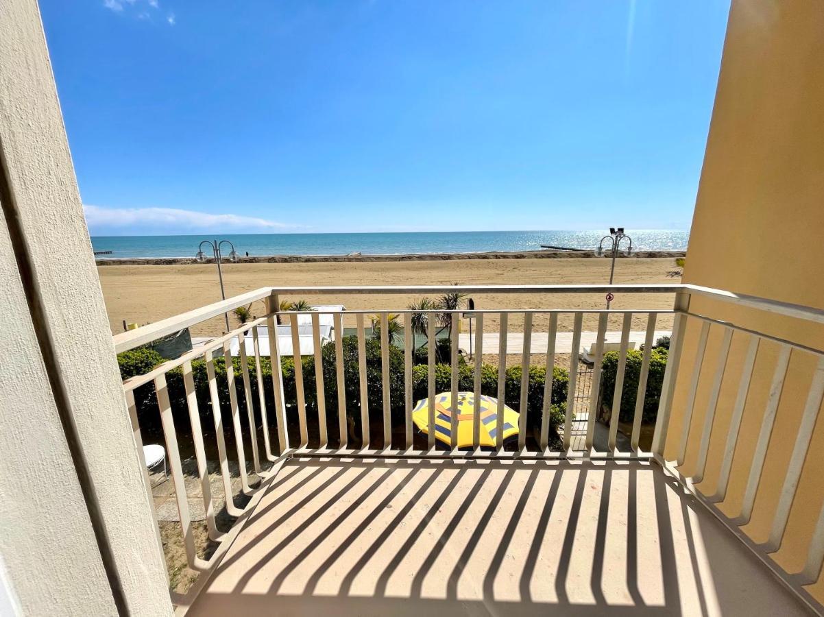 Villa Fronte Mare-Carraro Immobiliare Jesolo - Family Apartments Exterior foto