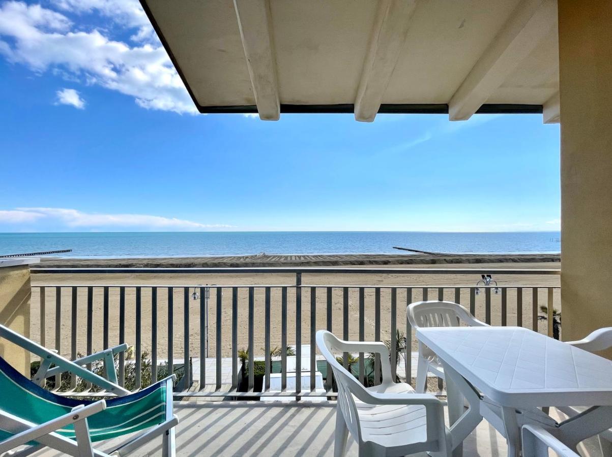 Villa Fronte Mare-Carraro Immobiliare Jesolo - Family Apartments Exterior foto
